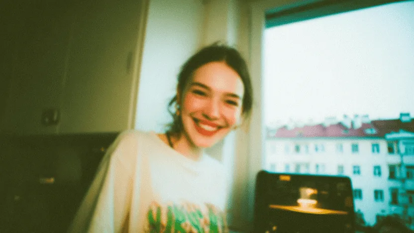 Ninja Black Friday 2025 - student rozpakuje air fryer w akademiku