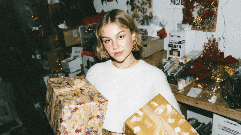 Prezenty dla niego na święta 2025 - student z prezentami