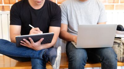 Sprzęt na studia, laptop, tablet i monitor dla studenta